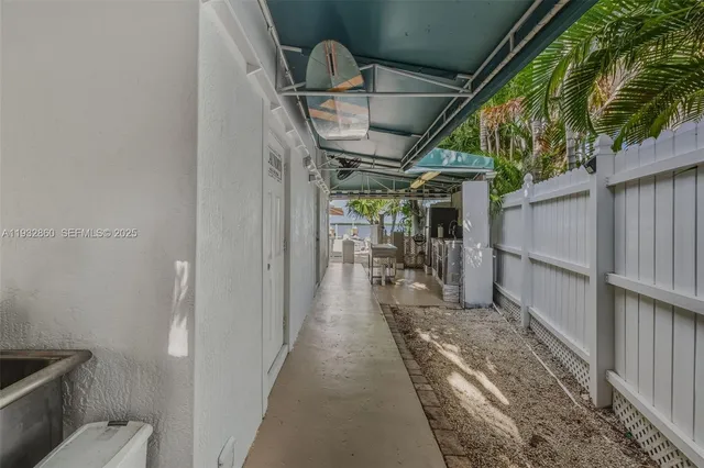 $3,200,000 | 16 North Drive, Key Largo, FL 33037