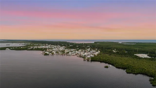 $3,200,000 | 16 North Drive, Key Largo, FL 33037