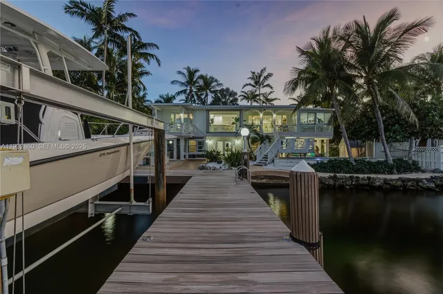 $3,200,000 | 16 North Drive, Key Largo, FL 33037