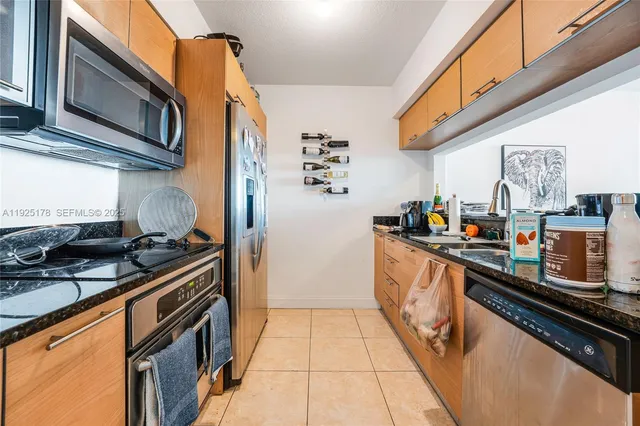 $2,800 | 31 Southeast 5th Street, Unit 409, Miami, FL 33131