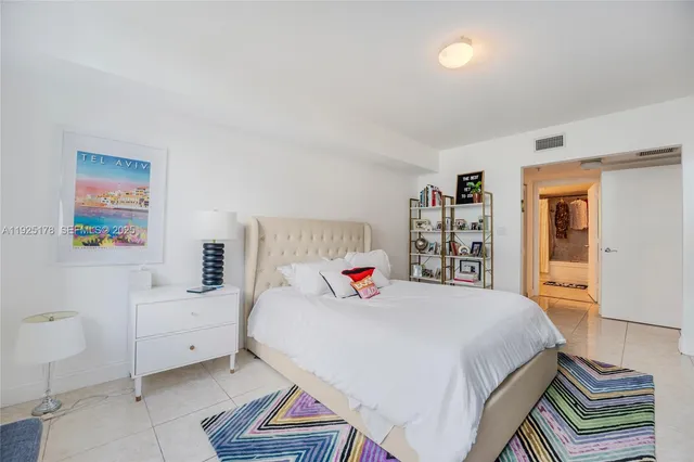 $2,800 | 31 Southeast 5th Street, Unit 409, Miami, FL 33131