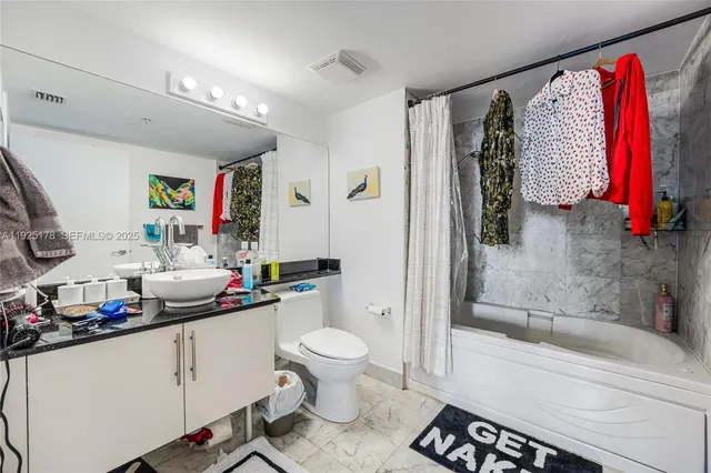 $2,800 | 31 Southeast 5th Street, Unit 409, Miami, FL 33131