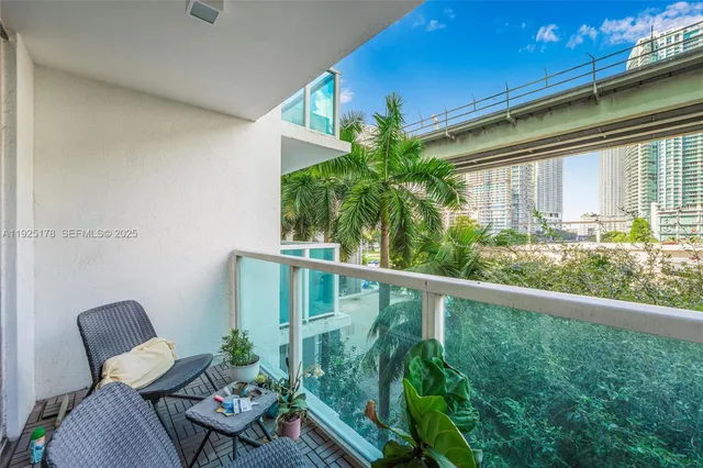 $2,800 | 31 Southeast 5th Street, Unit 409, Miami, FL 33131