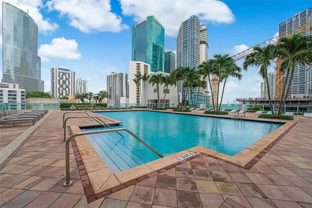 $2,800 | 31 Southeast 5th Street, Unit 409, Miami, FL 33131