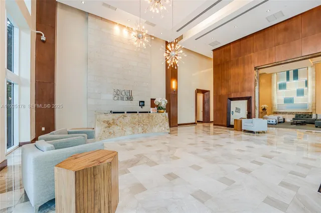 $2,800 | 31 Southeast 5th Street, Unit 409, Miami, FL 33131