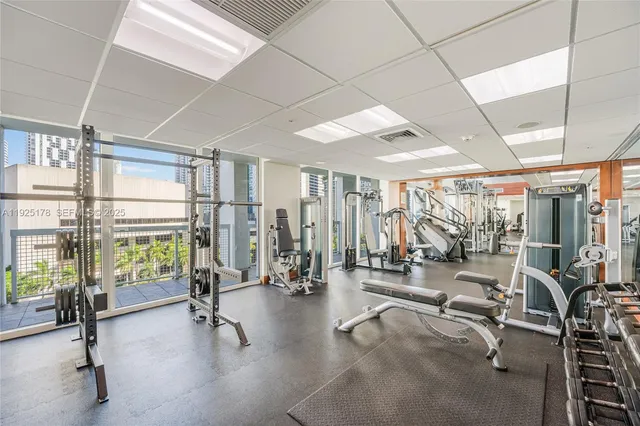 $2,800 | 31 Southeast 5th Street, Unit 409, Miami, FL 33131