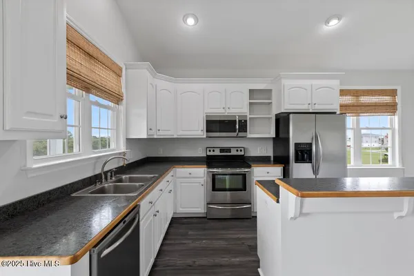 $2,300 | 184 Grandview Drive, Sneads Ferry, NC 28460