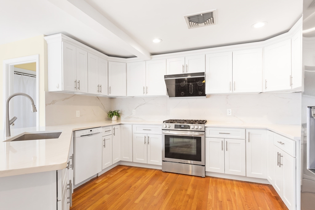 69 Plymouth Road Needham, MA 02492 - Photo 6 of 35 Gallery Image 6
