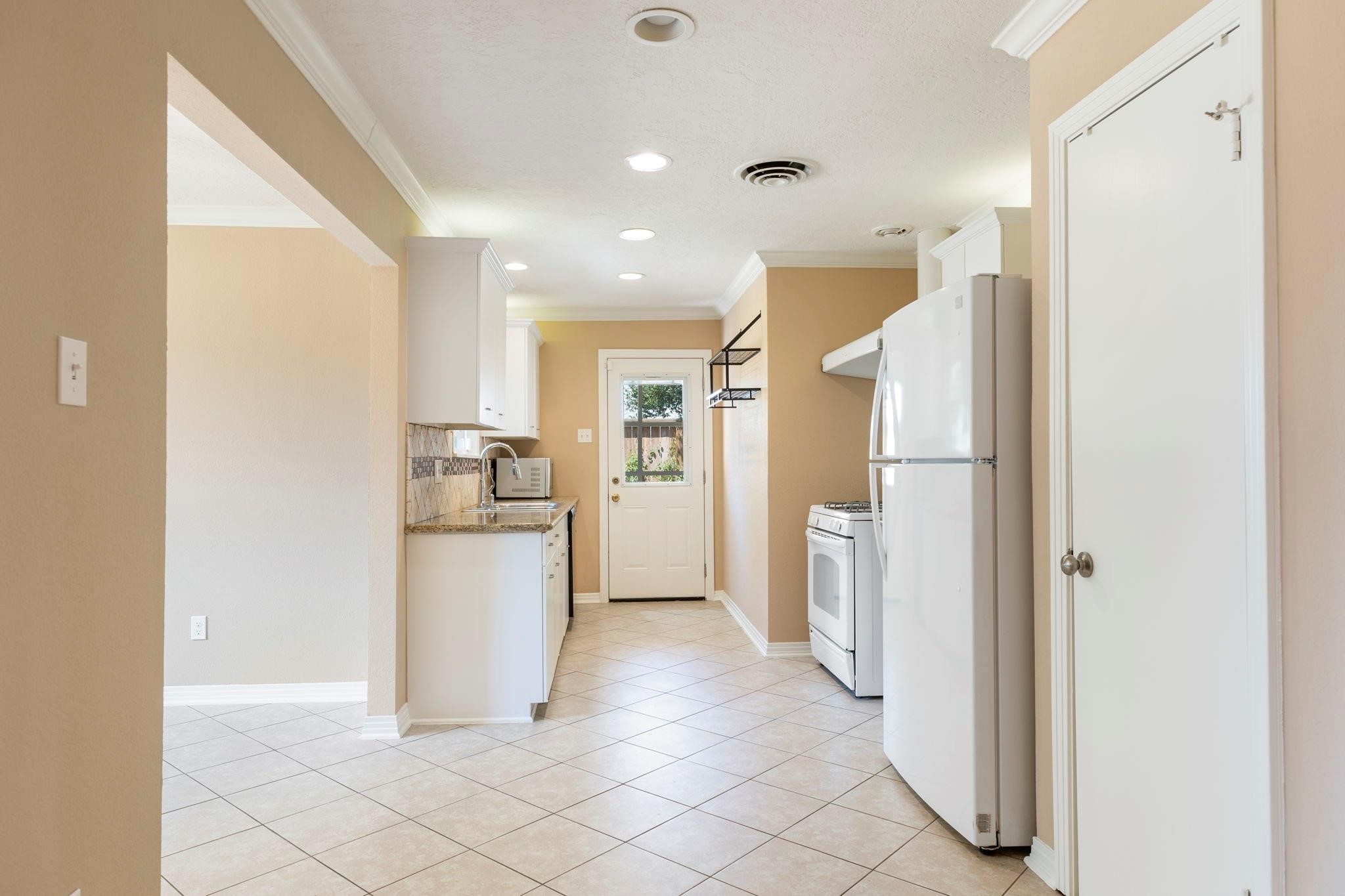 1802 Turnpike Road Houston, TX 77008 - Photo 15 of 47
