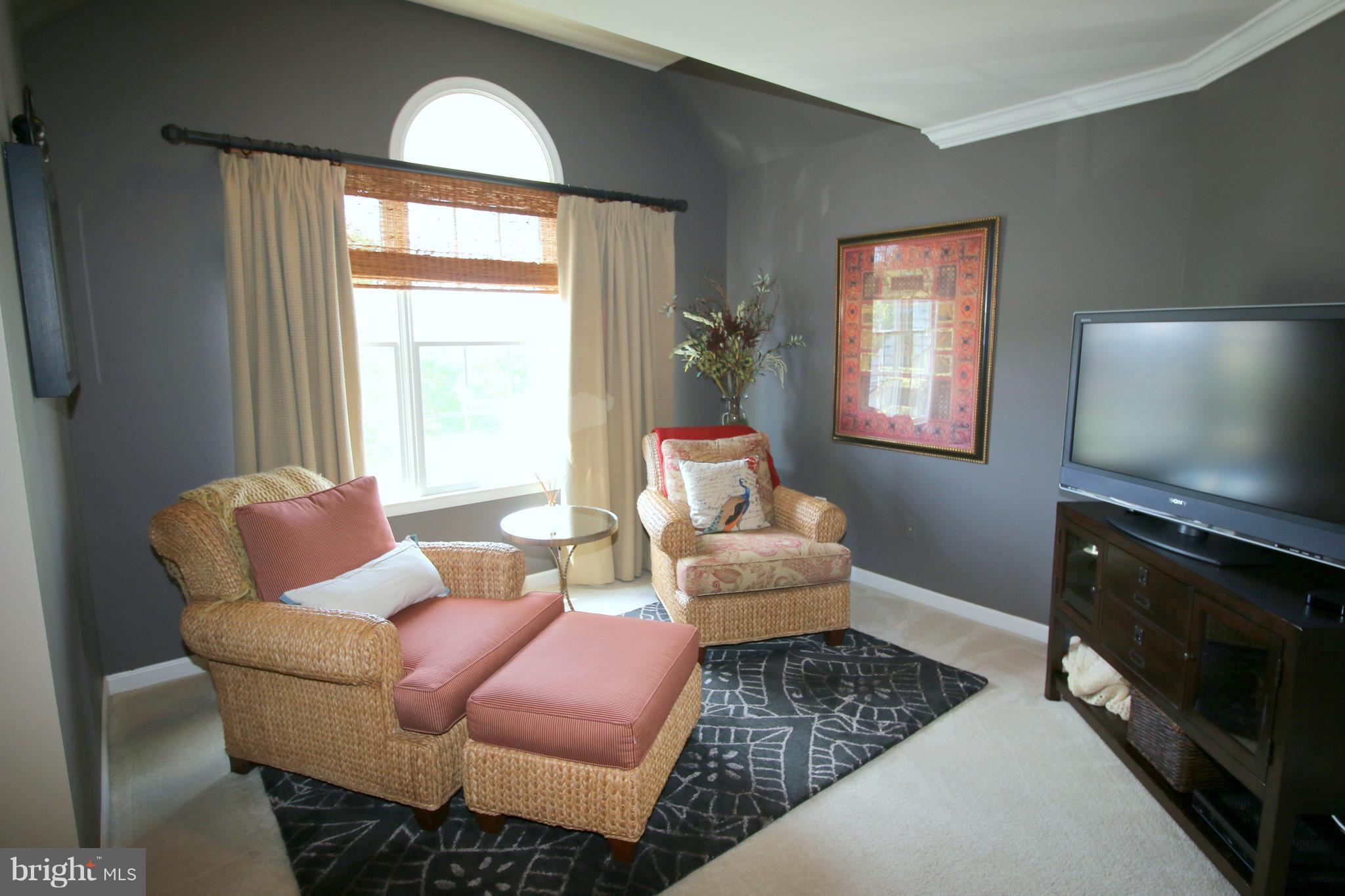 25920 Quinlan Street Chantilly, VA 20152 - Photo 12 of 26 Master Sitting Rooom