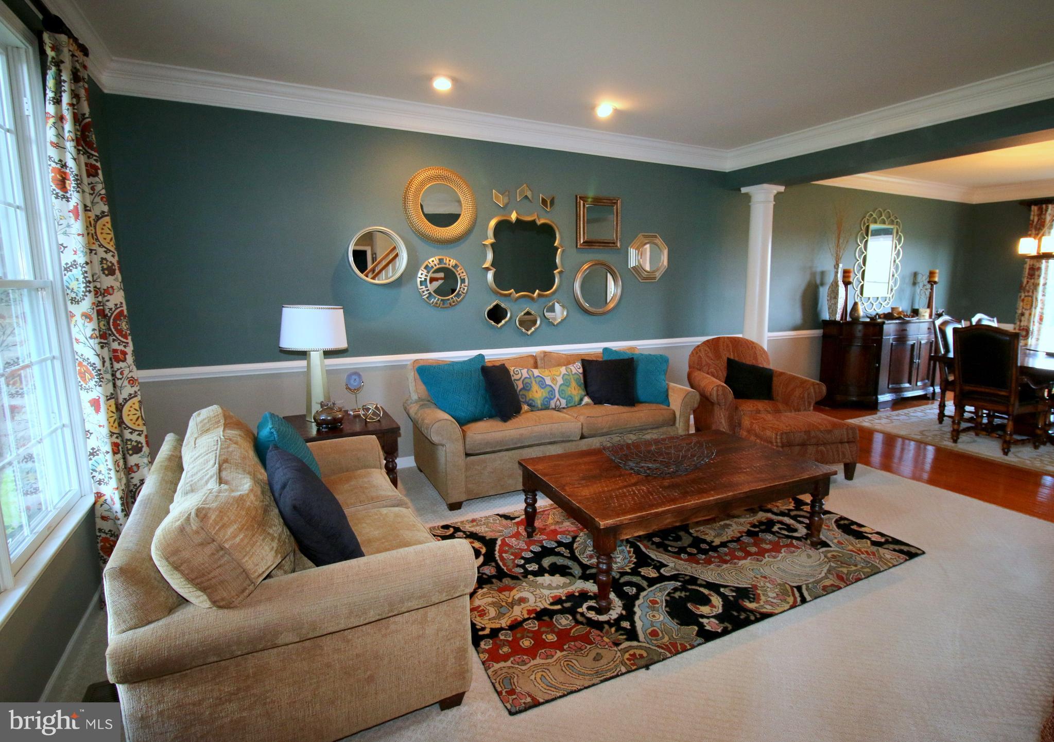 25920 Quinlan Street Chantilly, VA 20152 - Photo 3 of 26 Living Room