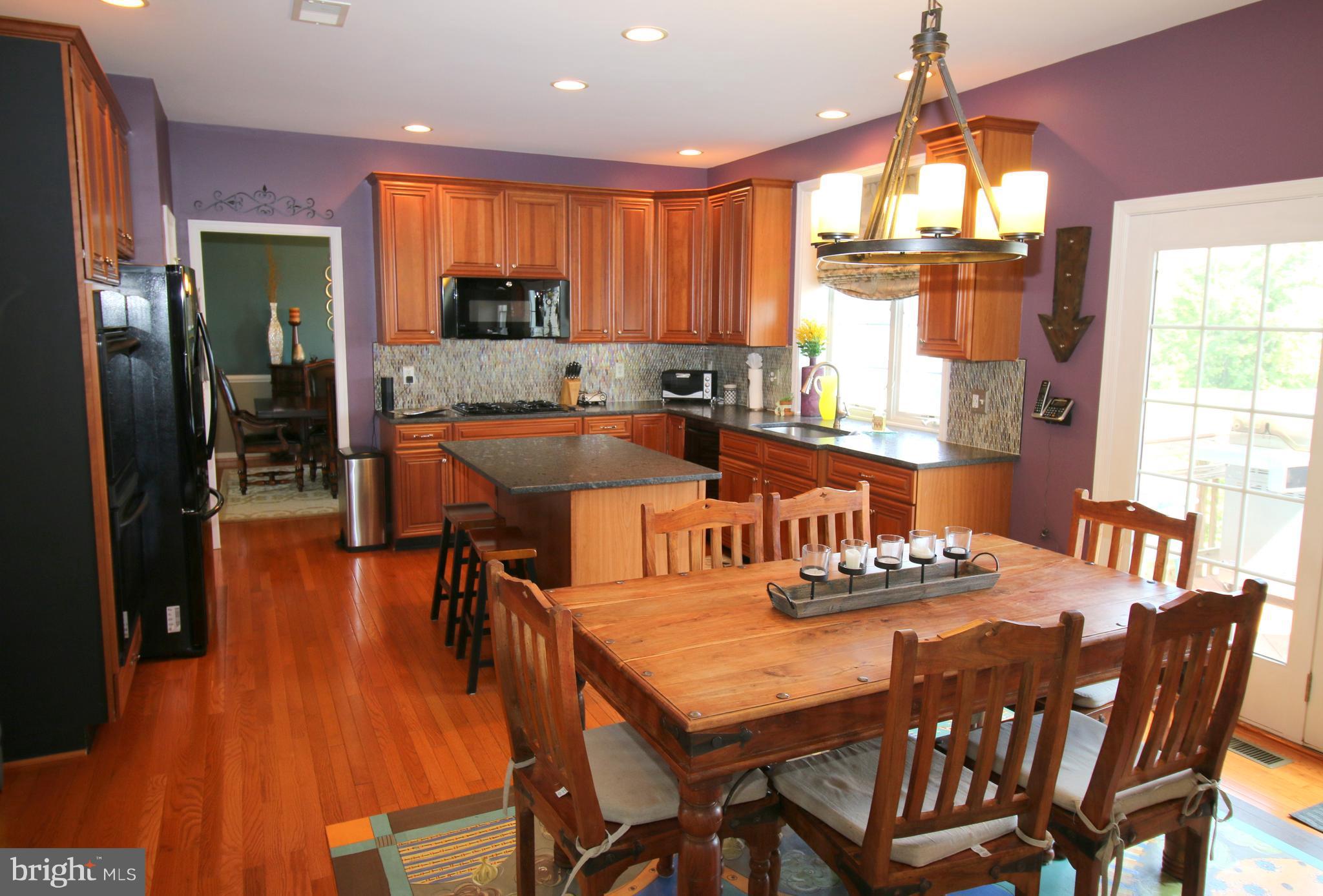 25920 Quinlan Street Chantilly, VA 20152 - Photo 5 of 26 Eat In Kitchen