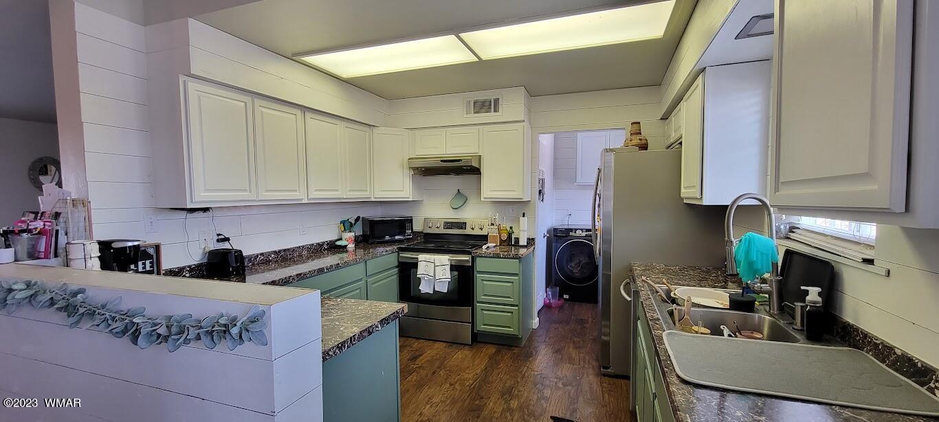 741 South 7th W Street Snowflake, AZ 85937 - Photo 5 of 41 a kitchen with stainless steel appliances granite countertop a refrigerator a stove top oven a sink dishwasher and wooden floor