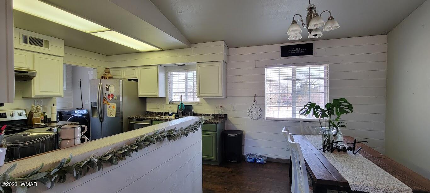741 South 7th W Street Snowflake, AZ 85937 - Photo 6 of 41 a kitchen with a table and chairs in it