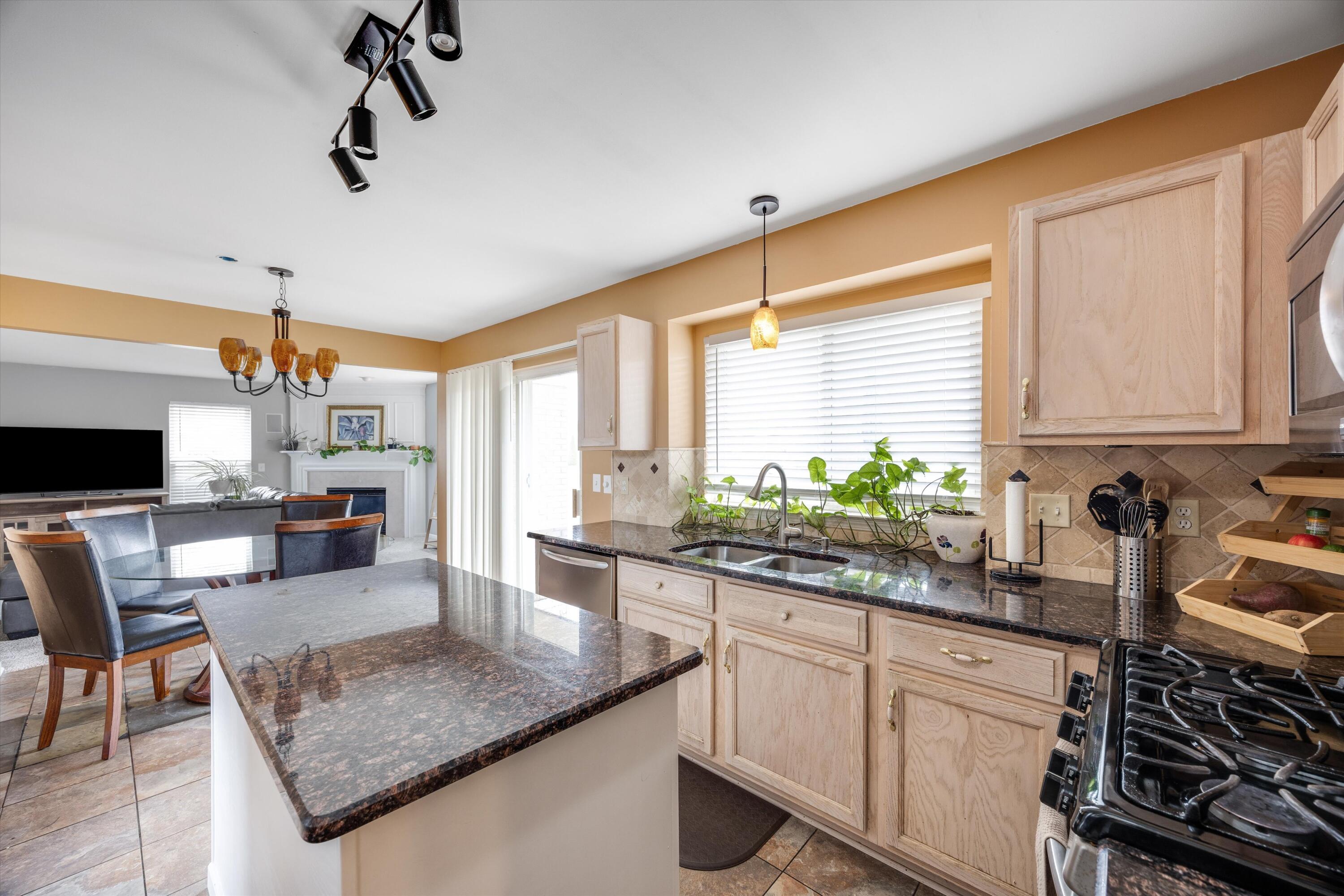 4677 Clover Road Canton, MI 48188 - Photo 3 of 35 23-4677 Clover Rd 0029