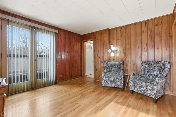 $590,000 | 6310 North La Crosse Avenue, Chicago, IL 60646