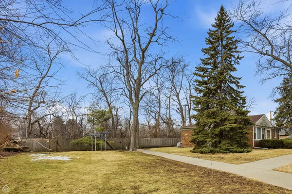 $590,000 | 6310 North La Crosse Avenue, Chicago, IL 60646