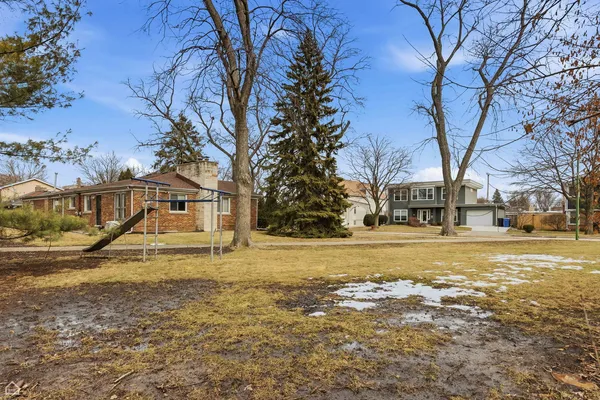 $590,000 | 6310 North La Crosse Avenue, Chicago, IL 60646