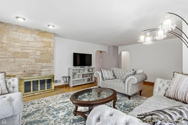 $590,000 | 6310 North La Crosse Avenue, Chicago, IL 60646