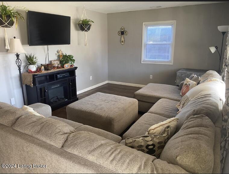 148 Clover Road Louisville, KY 40229 - Photo 3 of 17 4
