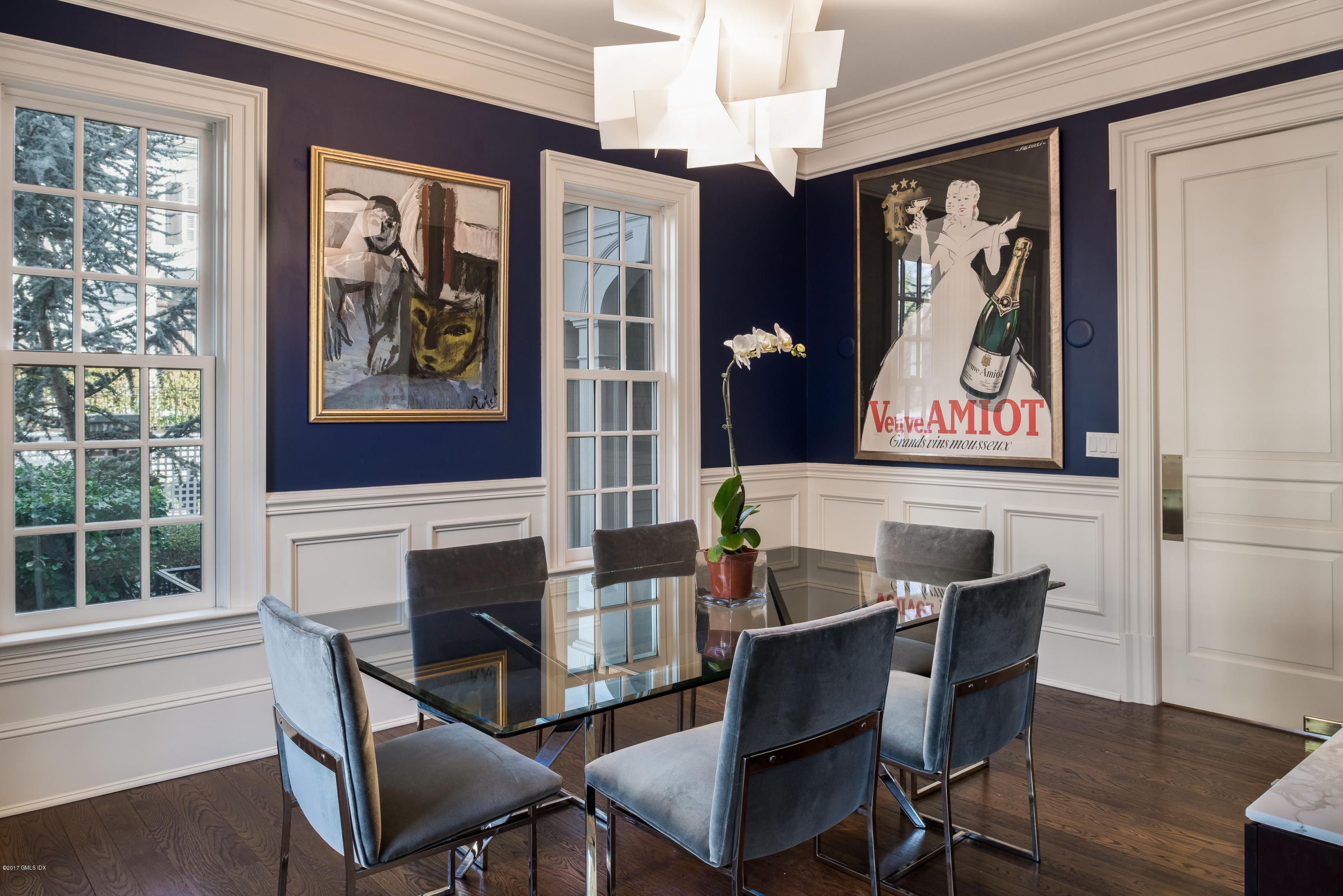 215 Milbank Avenue, Unit E Greenwich, CT 06830 - Photo 8 of 17 a dining room with furniture and window