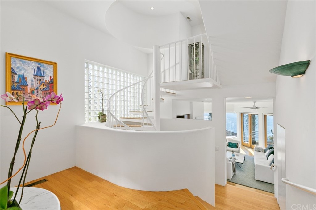 2485 Kilo Way Laguna Beach, CA 92651 - Photo 34 of 35 a workspace with furniture and window