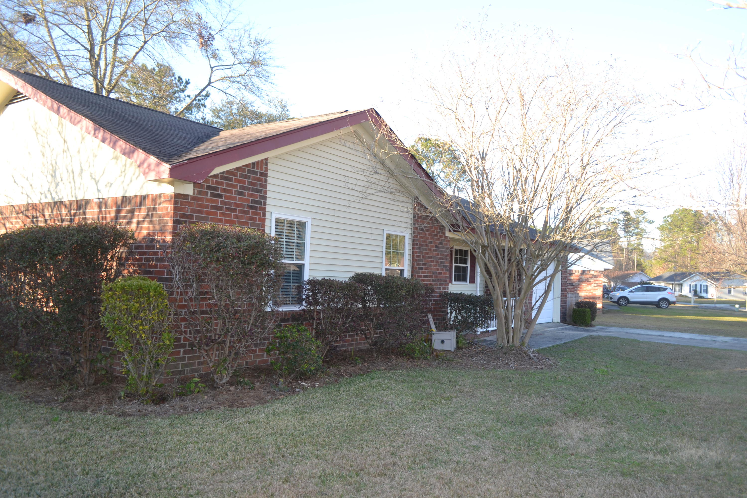 126 Aylesbury Road Goose Creek, SC 29445 - Photo 4 of 34 DSC_0070