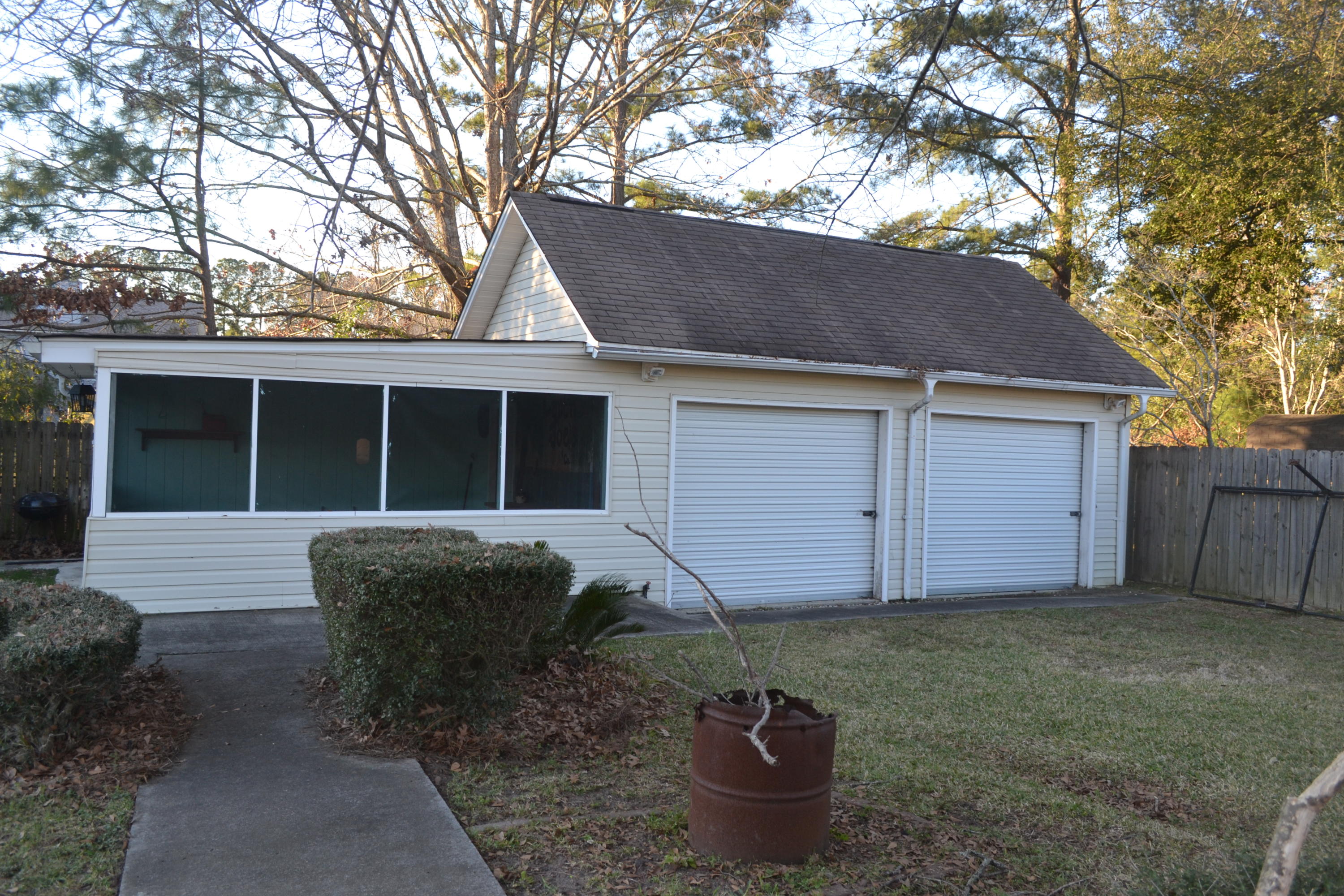 126 Aylesbury Road Goose Creek, SC 29445 - Photo 6 of 34 DSC_0074 (1)