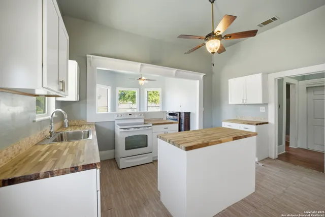 $140,000 | 1004 East Colorado Street, Pearsall, TX 78061