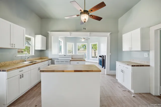 $140,000 | 1004 East Colorado Street, Pearsall, TX 78061