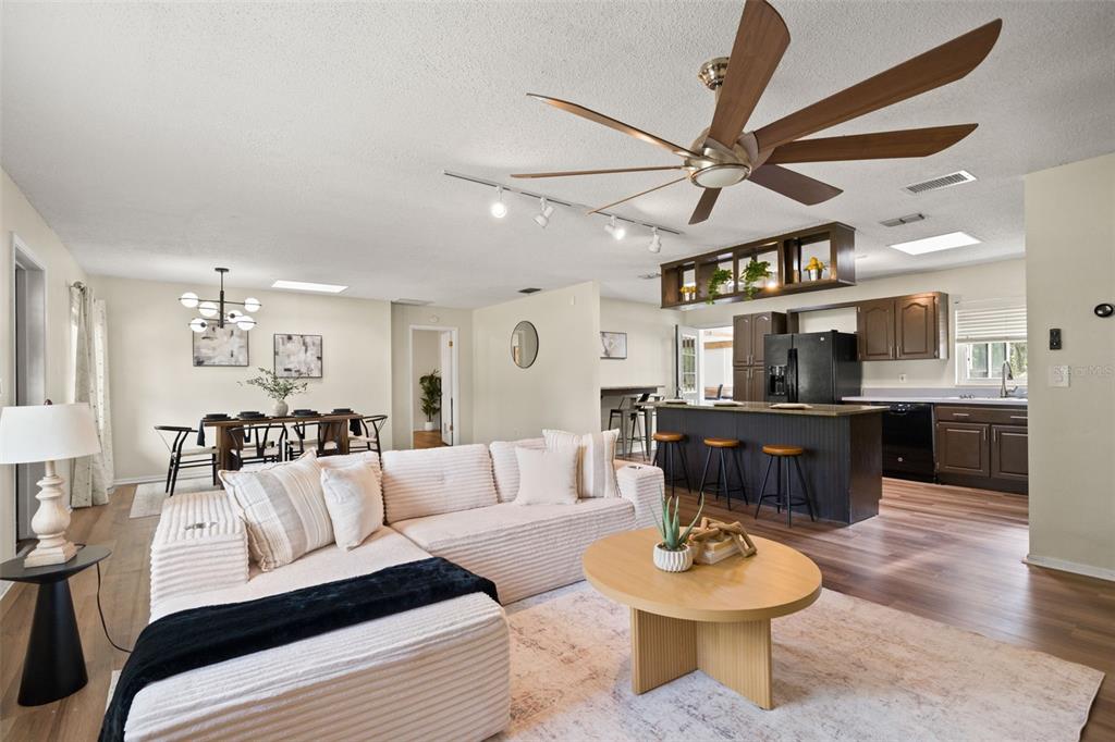 2111 Hinson Road Dover, FL 33527 - Photo 4 of 45