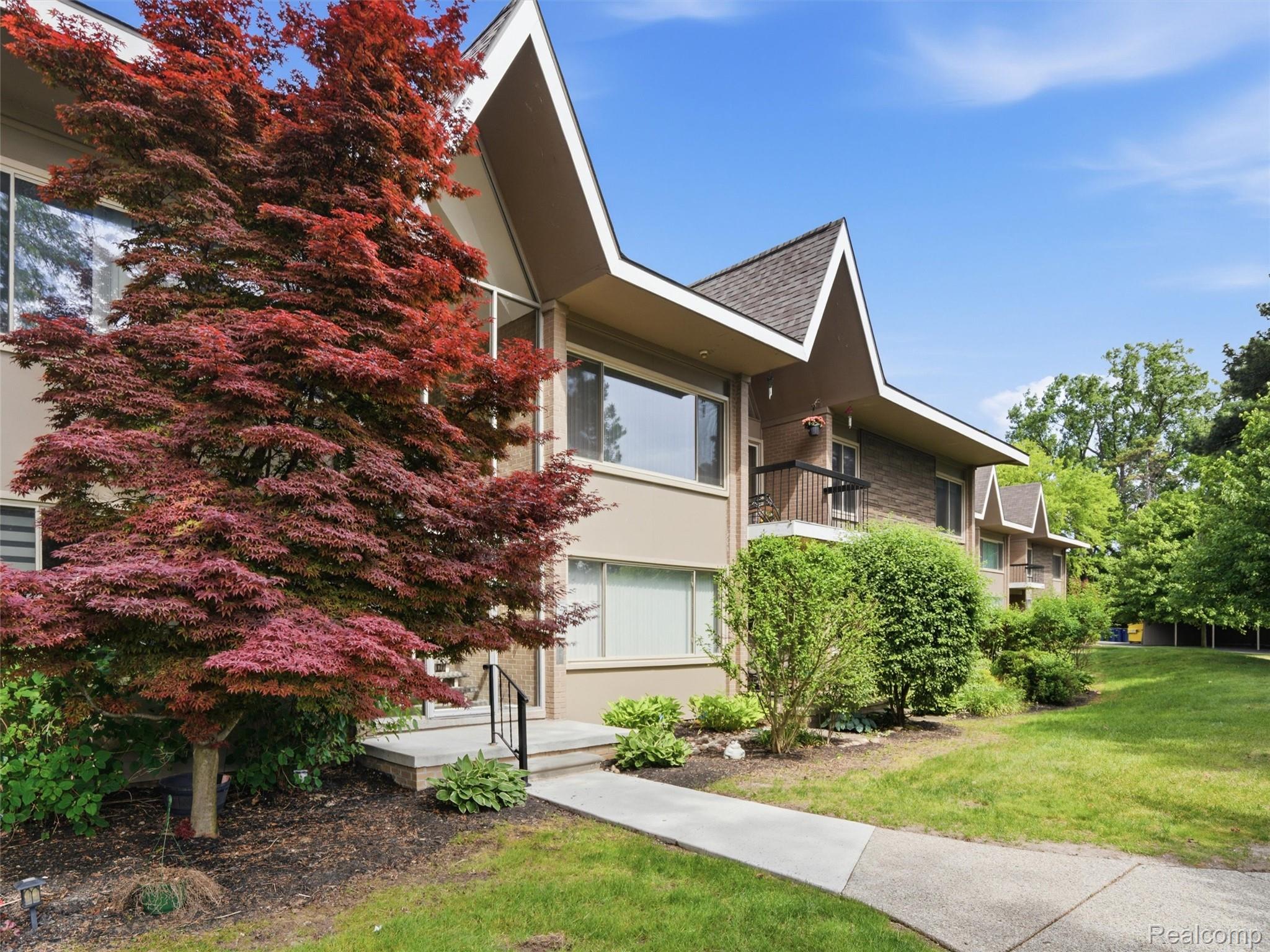 1975 Klingensmith Road, Unit 26 Bloomfield Hills, MI 48302 - Photo 16 of 21 27-DSC04253.jpg