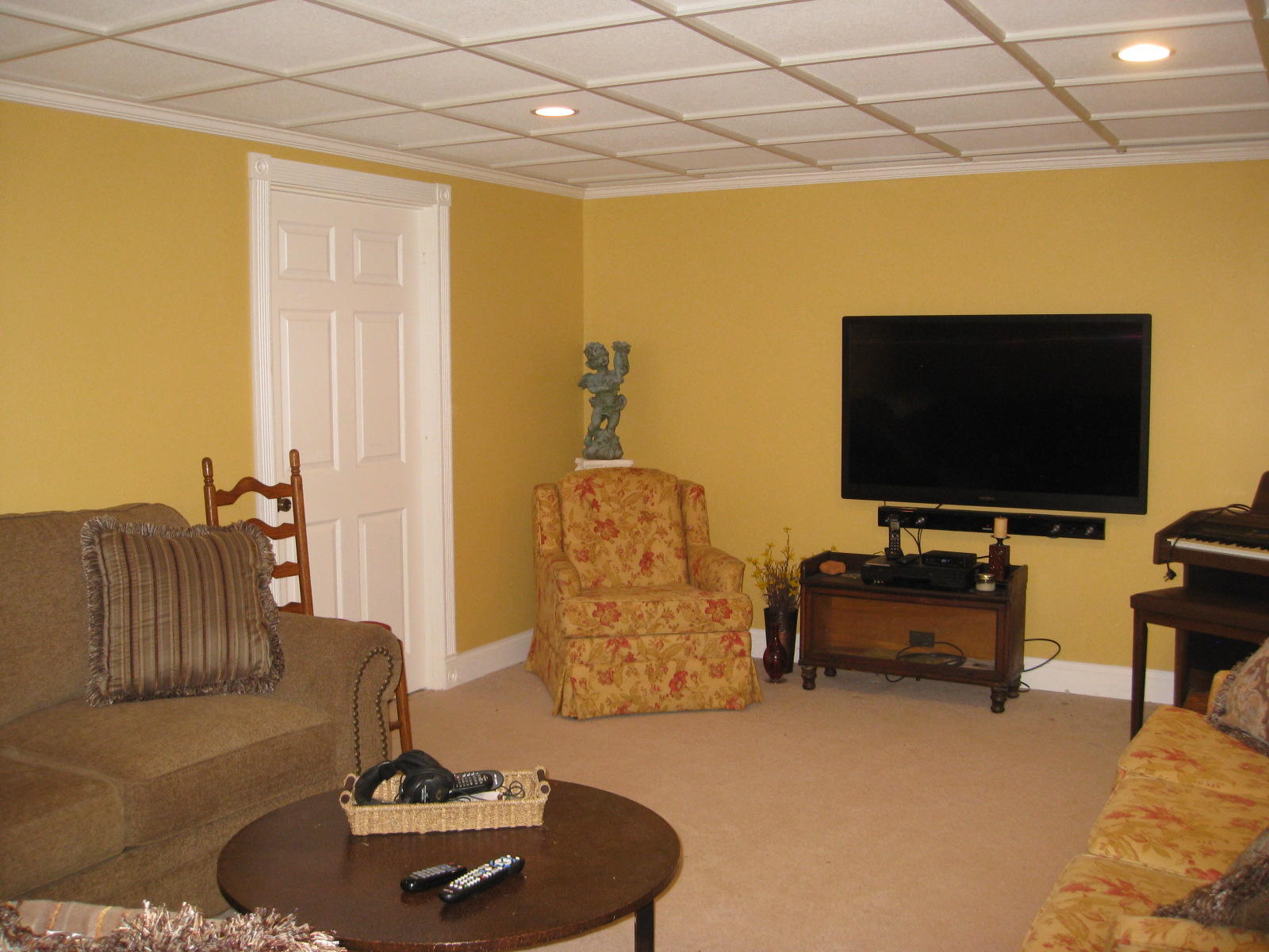 58 Papermill Road Wareham, MA 02576 - Photo 20 of 26 a living room with furniture and a flat screen tv