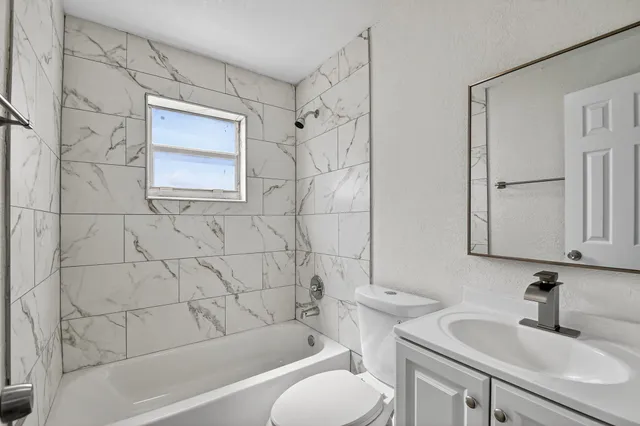 $304,900 | 1373 West 30th Street, Riviera Beach, FL 33404