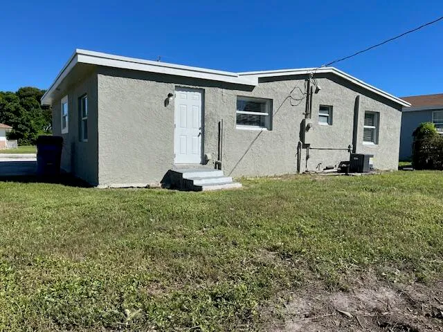 $304,900 | 1373 West 30th Street, Riviera Beach, FL 33404