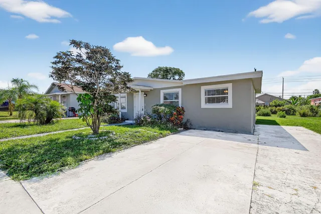 $304,900 | 1373 West 30th Street, Riviera Beach, FL 33404