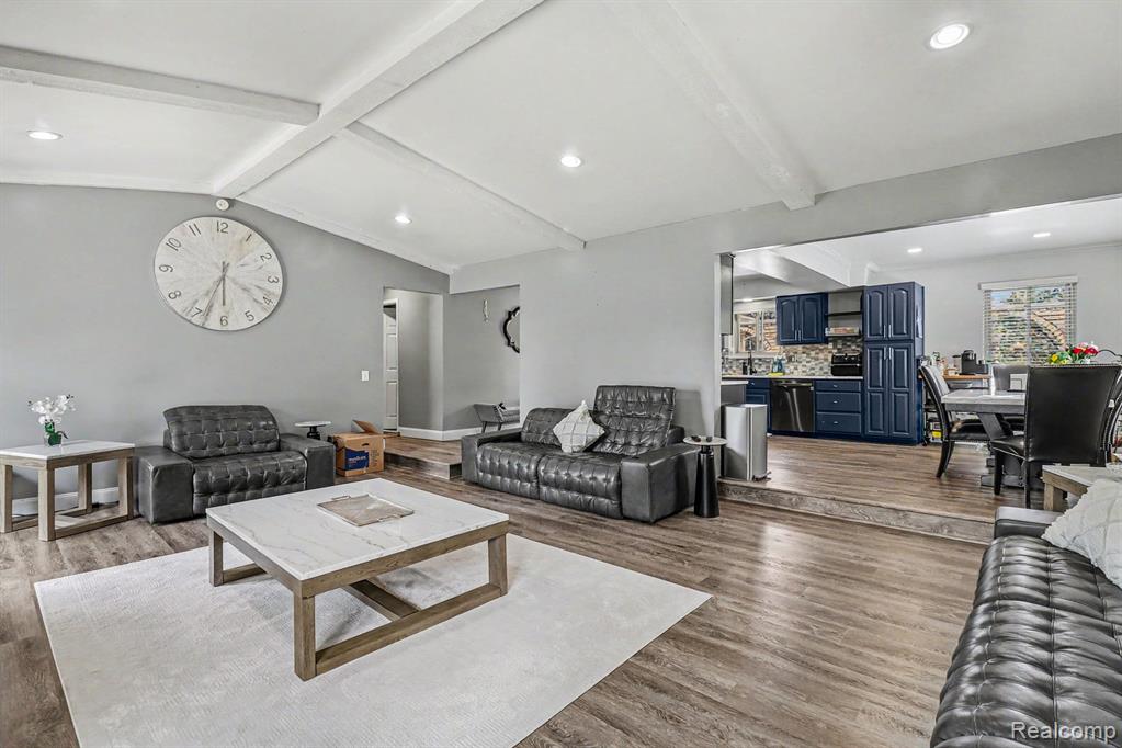 11422 Common Road Warren, MI 48093 - Photo 5 of 17