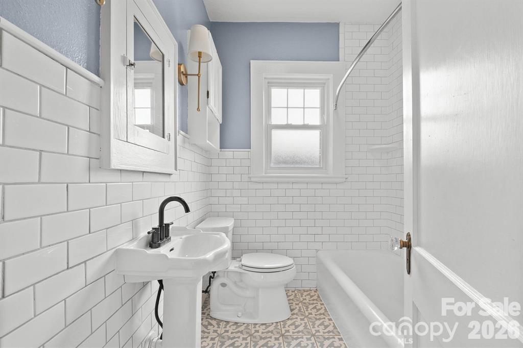 333 7th Street Northwest Hickory, NC 28601 - Photo 12 of 23 a bathroom with a sink toilet and shower