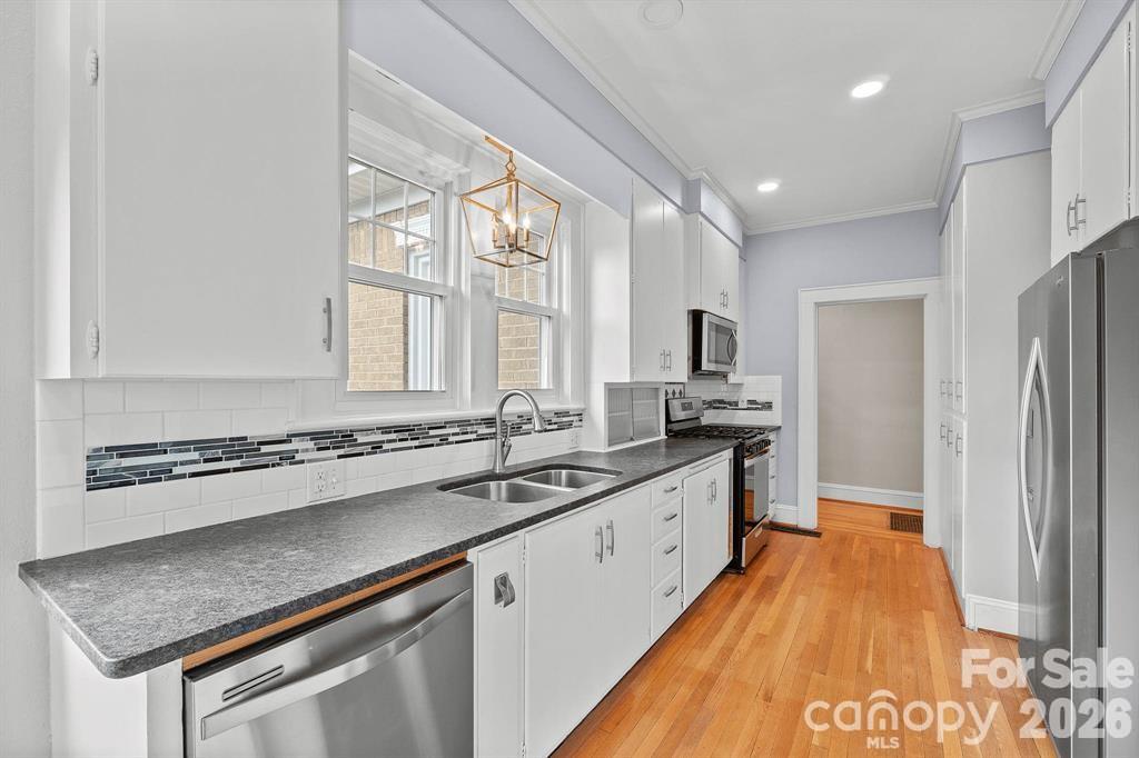 333 7th Street Northwest Hickory, NC 28601 - Photo 8 of 23