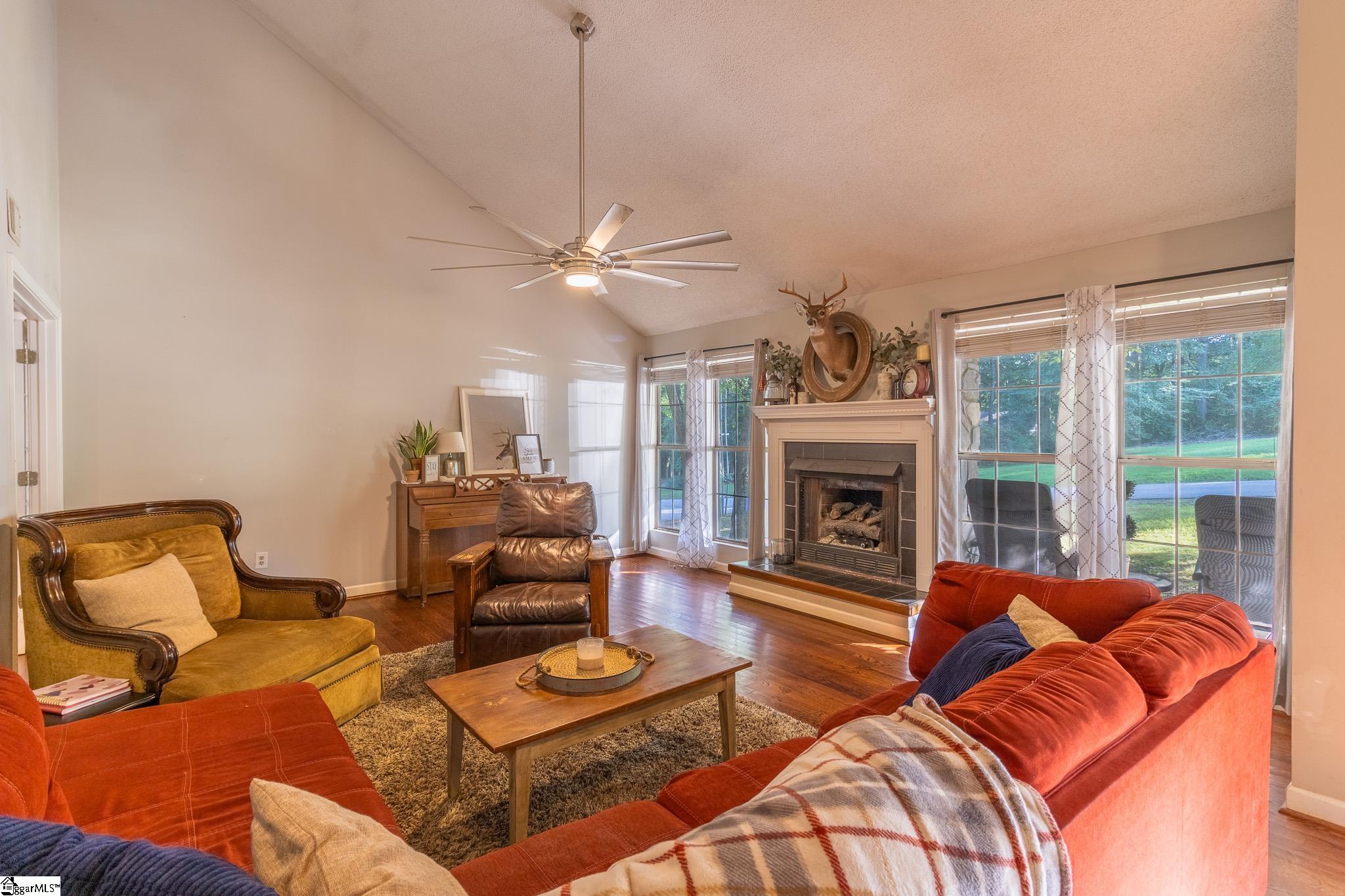 115 Riverside Lane Duncan, SC 29334 - Photo 6 of 34 Gallery Image 6