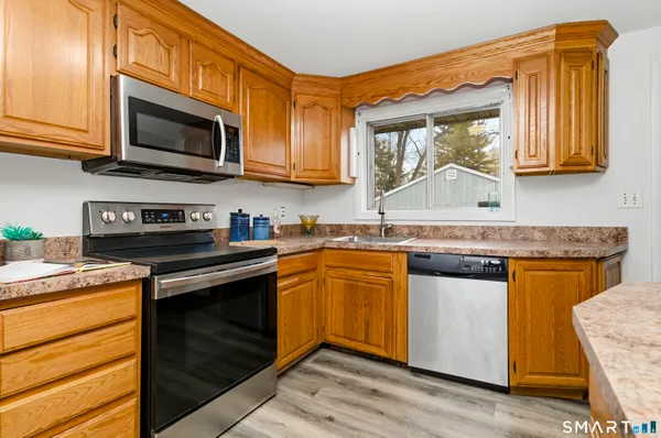 $289,900 | 140 Cottage Grove Road, Bloomfield, CT 06002