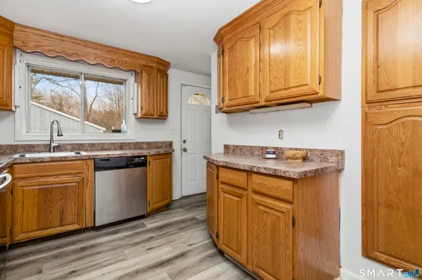 $289,900 | 140 Cottage Grove Road, Bloomfield, CT 06002