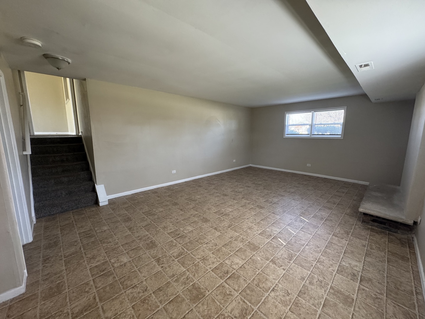 6021 Spring Lane Matteson, IL 60443 - Photo 9 of 14 an empty room with windows