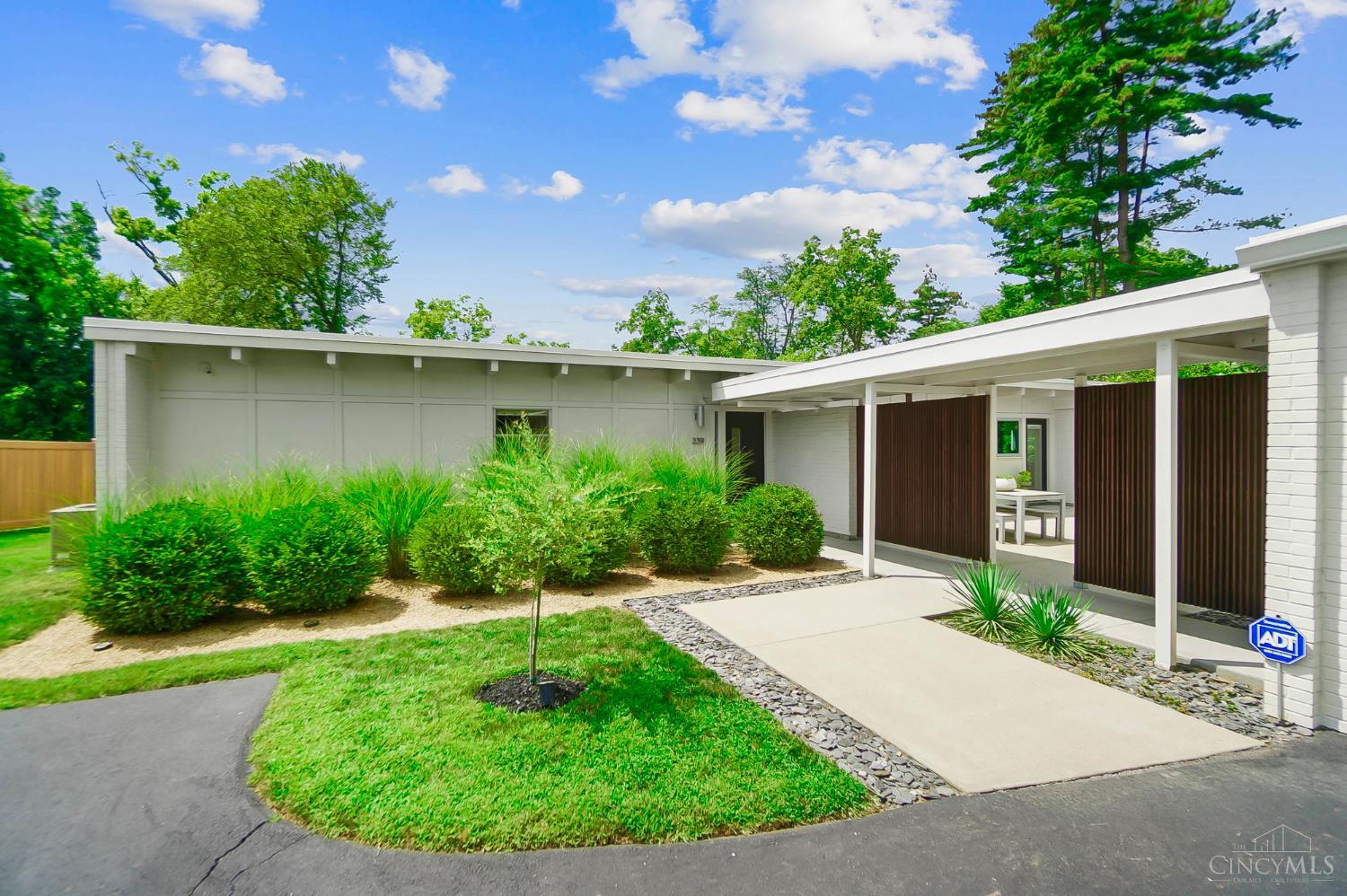 239 Compton Ridge Drive Wyoming, OH 45215 - Photo 6 of 91