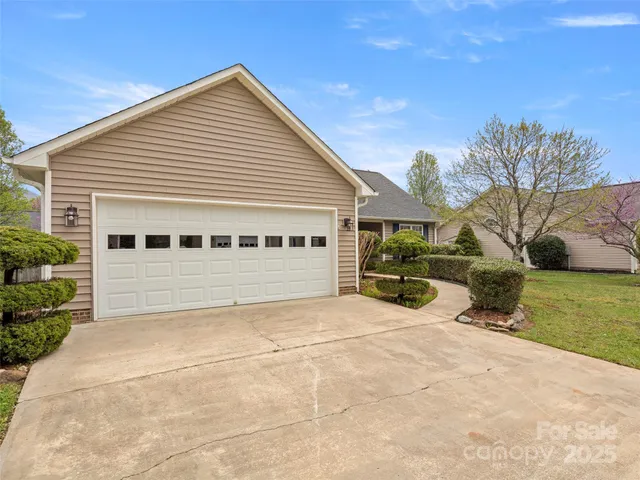 $414,328 | 135 South Sunberry Trail, Fletcher, NC 28732