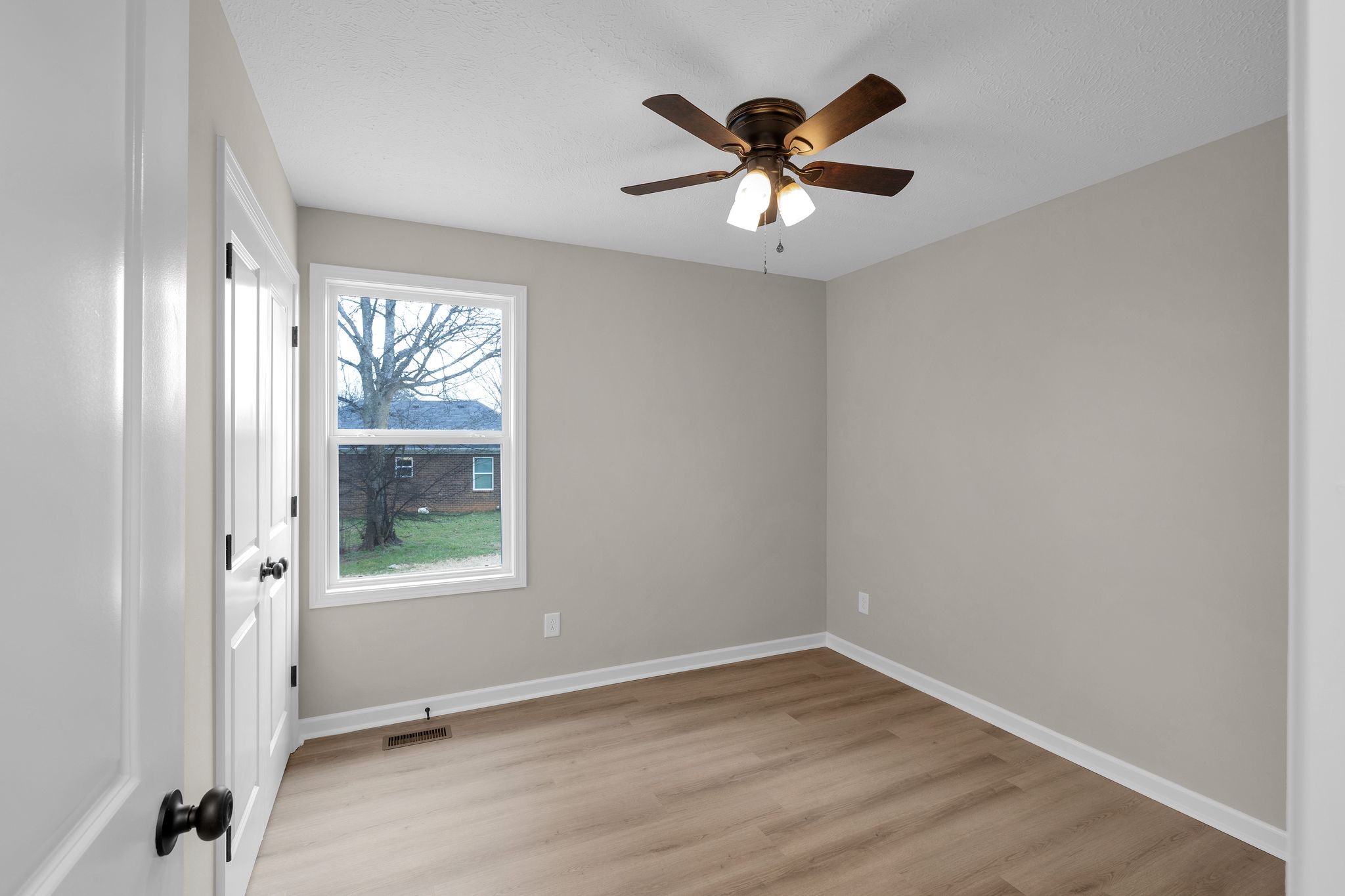 1536 Old Columbia Road Lewisburg, TN 37091 - Photo 19 of 22 an empty room with windows and fan