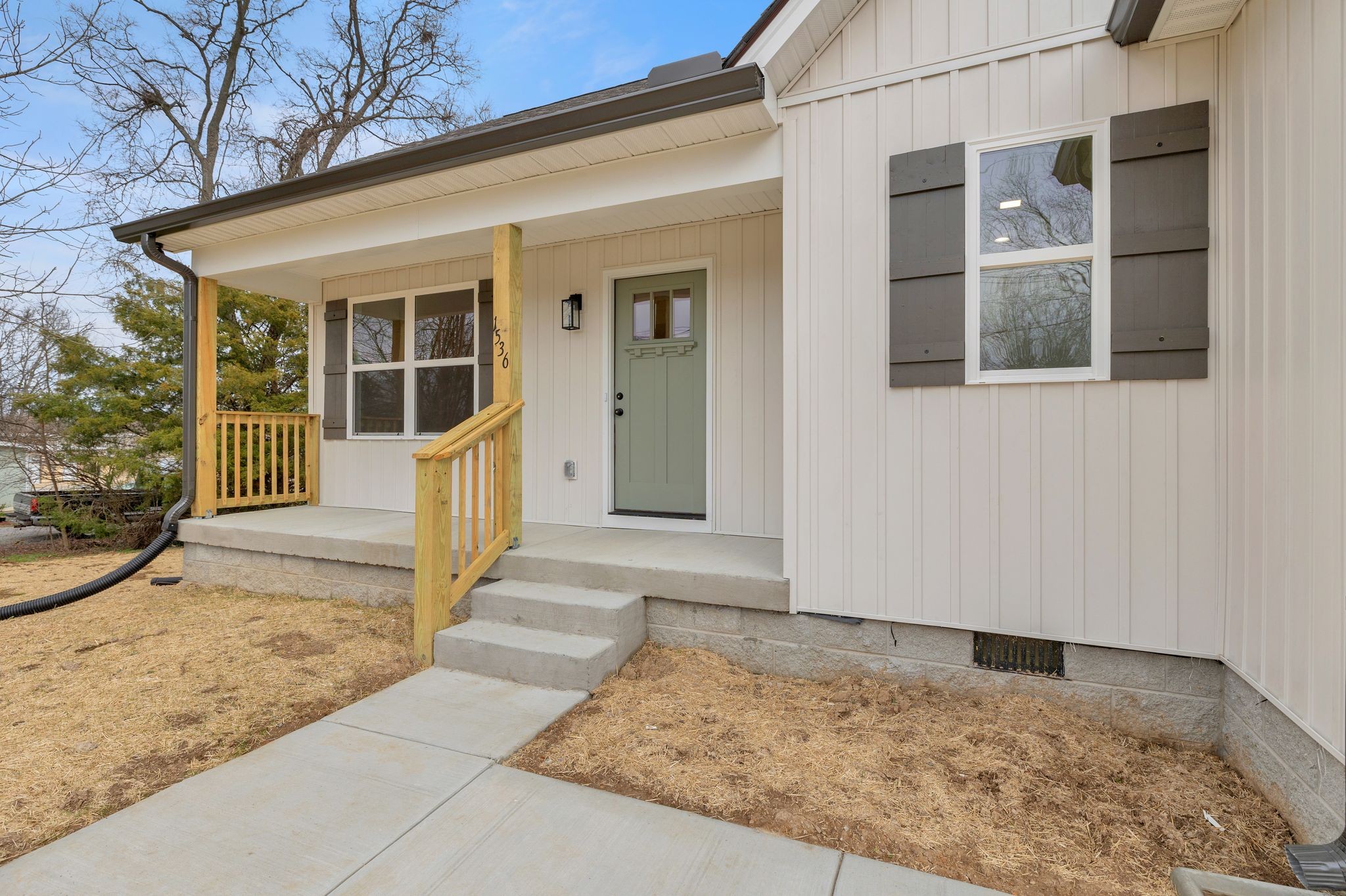 1536 Old Columbia Road Lewisburg, TN 37091 - Photo 3 of 22 a front view of a house with a garden