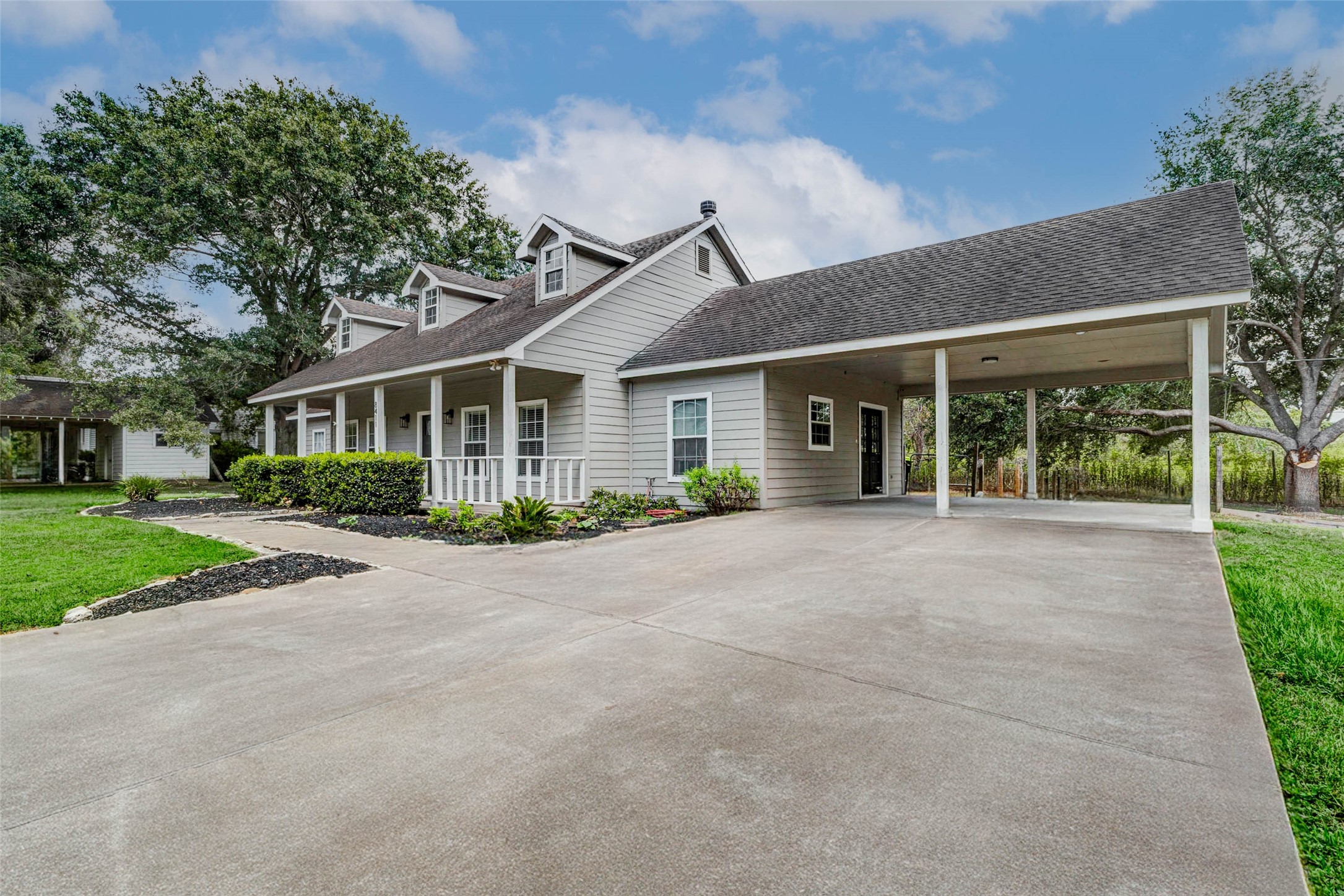 8411 Syms Street Fulshear, TX 77441 - Photo 28 of 29 front view of a house with a yard