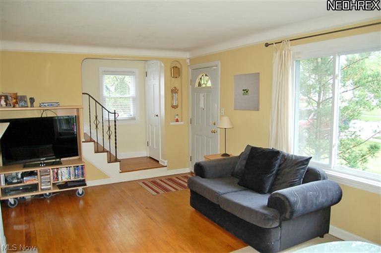 4923 Farnhurst Road Cleveland, OH 44124 - Photo 6 of 25 Gallery Image 6