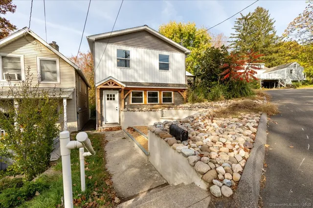 $325,000 | 11 Winter Avenue, Deep River, CT 06417